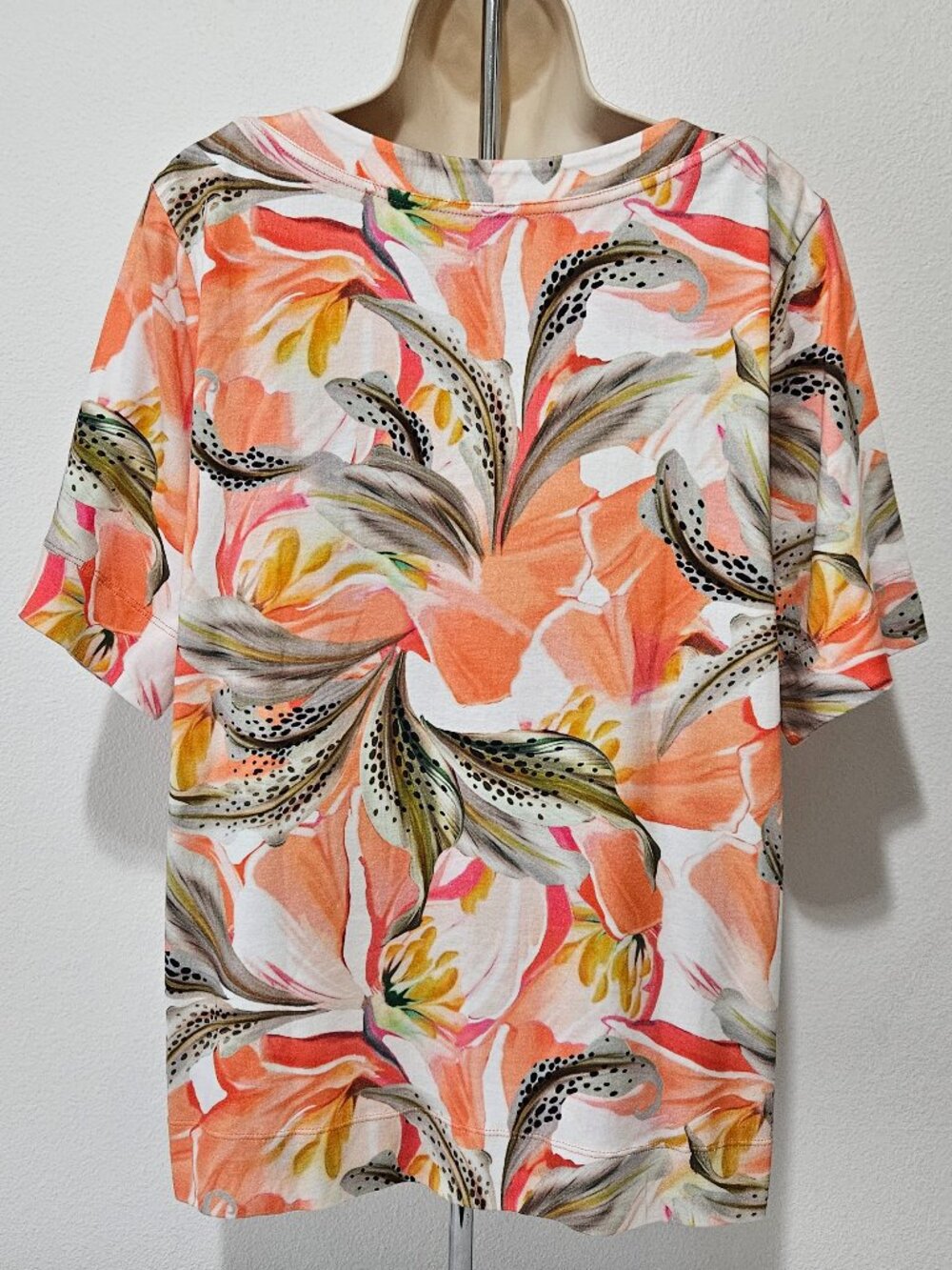 Chico's Boatneck Short Sleeve Floral Top | Chico's Size 3, US Size XL - Picture 3 of 11